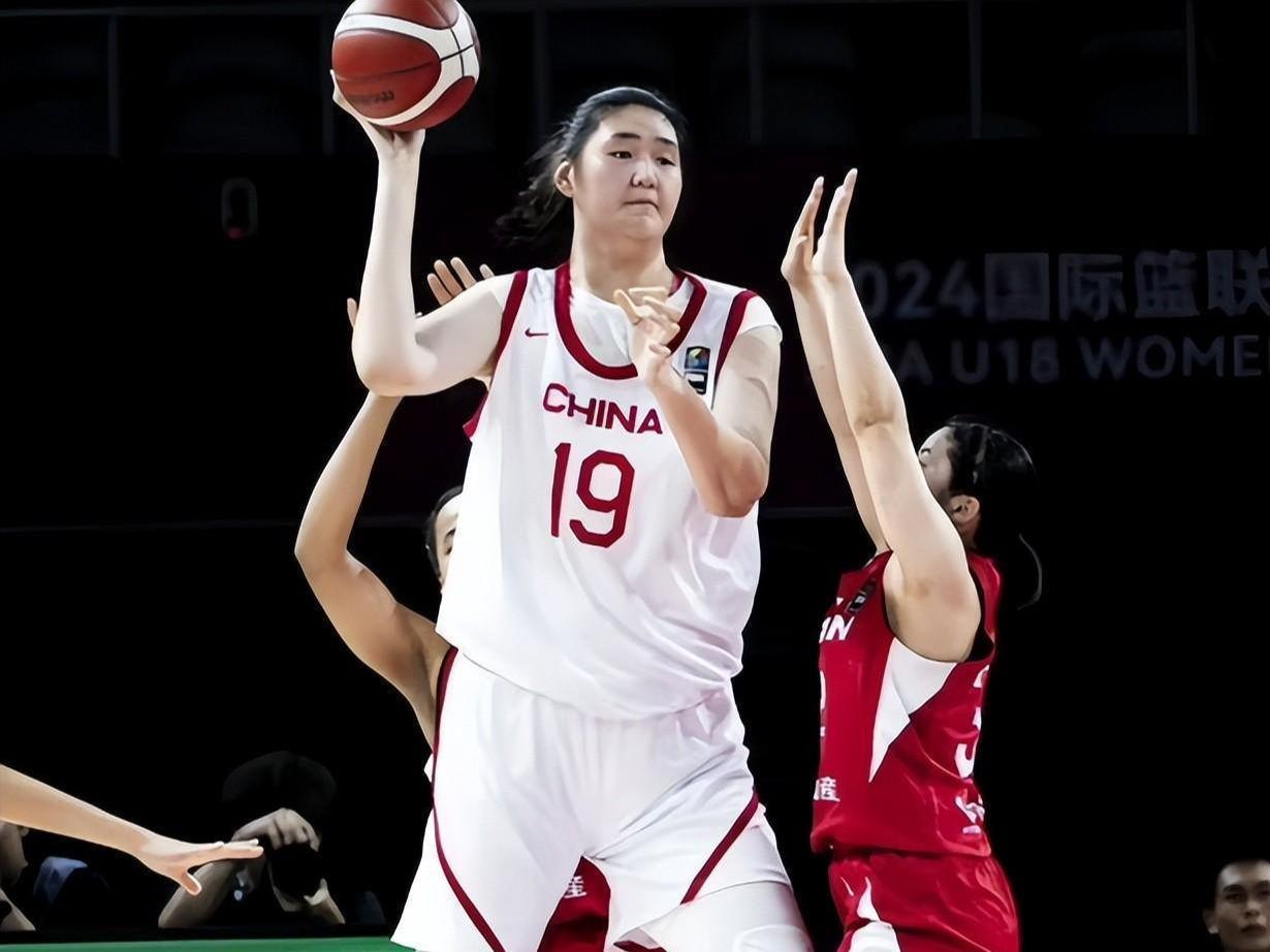 乐鱼官网-女版姚明暂离国家队，短期弃用非浪费天赋，长期打磨方出顶级内线